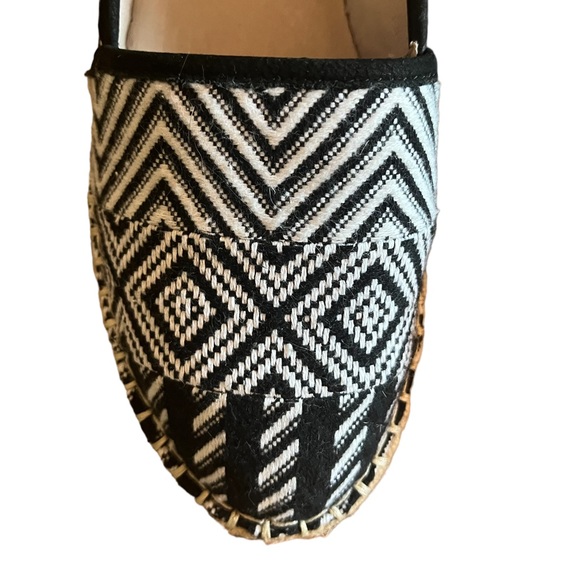 Gianni Bini Shoes - Picture 4 of 5